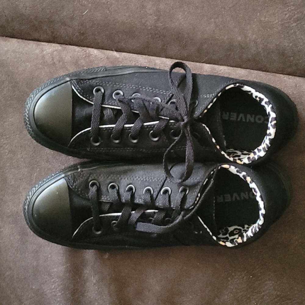 Like new black Converse